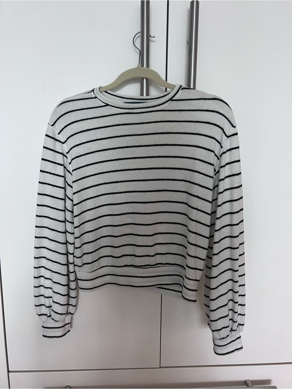 Striped Long-Sleeve Crewneck Top - White/Black
